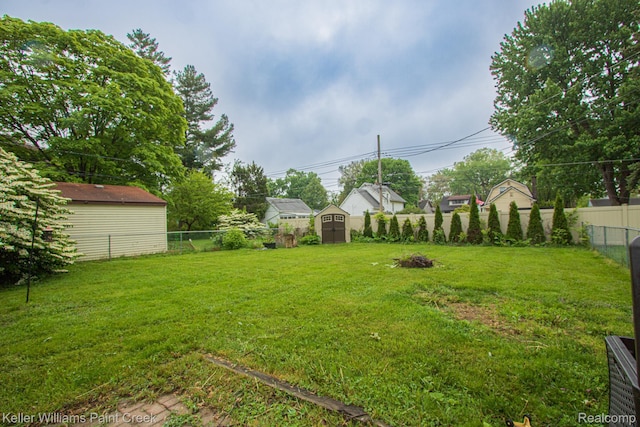 43 Canfield Dr, Mount Clemens, MI 48043 - view of yard