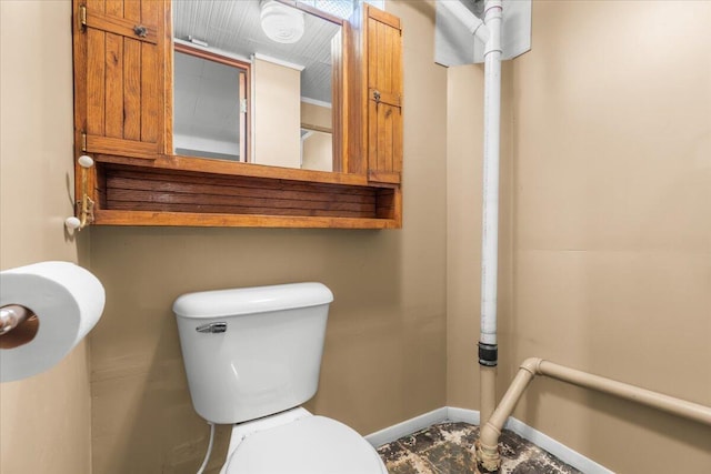 bathroom featuring baseboards and toilet