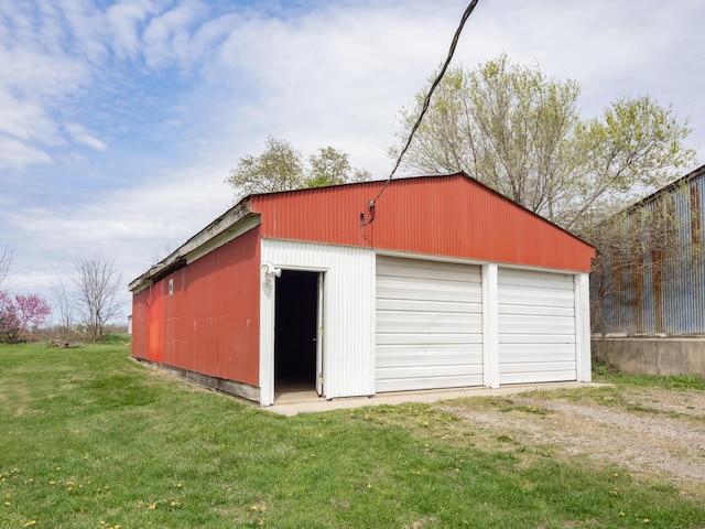 view of detached garage
