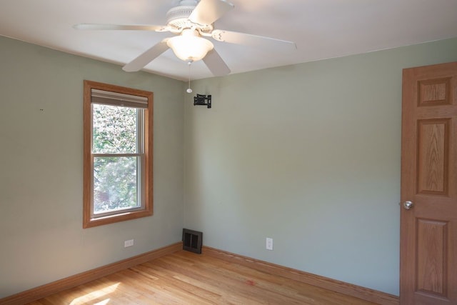 unfurnished room featuring light wood-style floors, baseboards, and a ceiling fan