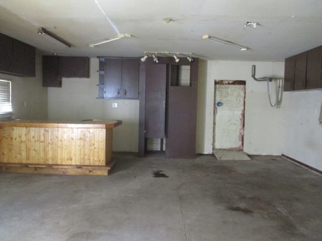 831 Bancroft St, Port Huron, MI 48060 - basement featuring a bar