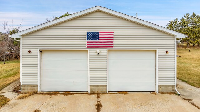 view of detached garage