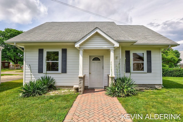 201 N Woodworth St, Corunna, MI 48817 - bungalow-style house featuring a front yard and a shingled roof