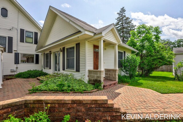 201 N Woodworth St, Corunna, MI 48817 - view of front of home featuring a front yard