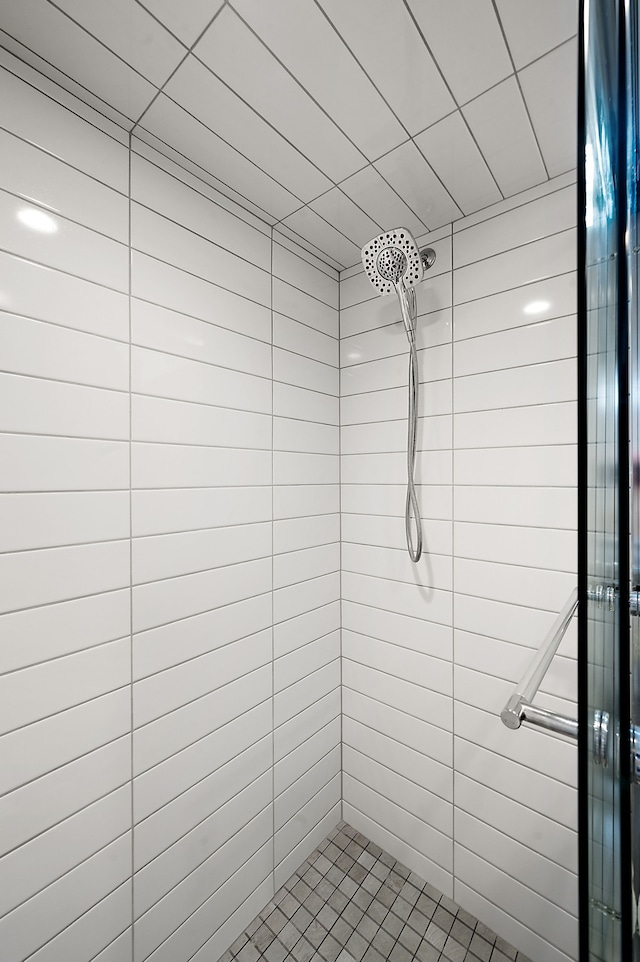 full bath with a tile shower