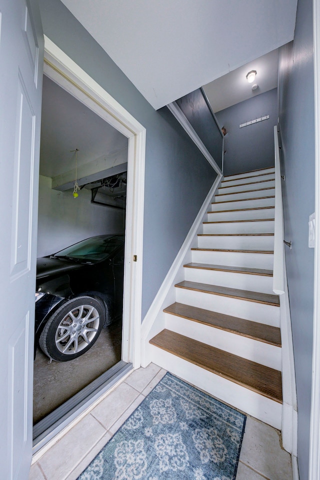 3067 Oakridge, Lake Orion, MI 48360 - view of staircase