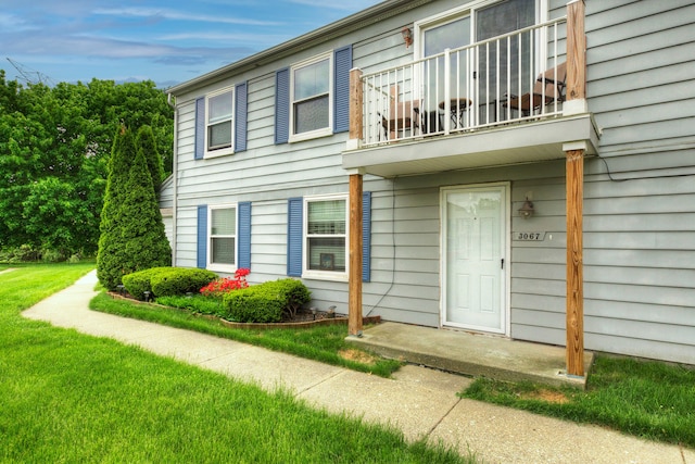 3067 Oakridge, Lake Orion, MI 48360 - doorway to property featuring a balcony and a lawn