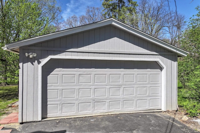 view of detached garage