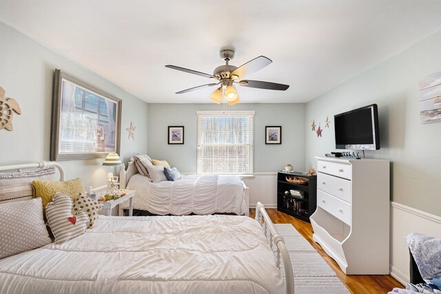 bedroom with light wood finished floors and ceiling fan