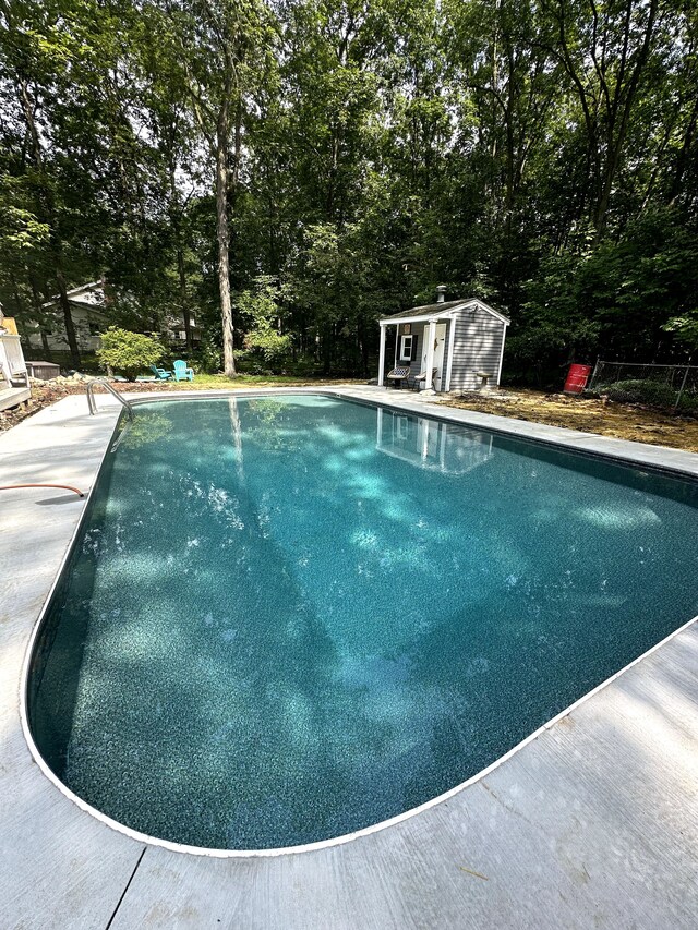 pool featuring an outbuilding