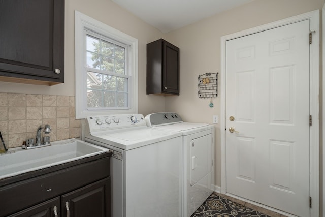 1699 Devonwood Dr, Rochester Hills, MI 48306 - washroom featuring a sink, cabinet space, and independent washer and dryer