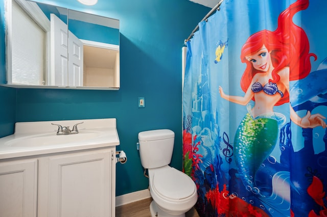 full bathroom featuring vanity, curtained shower, wood finished floors, toilet, and baseboards