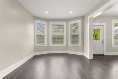 interior space with dark wood-type flooring, recessed lighting, and baseboards