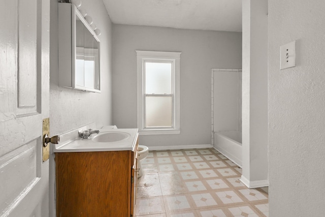 full bath with a tub, tile patterned floors, baseboards, vanity, and toilet