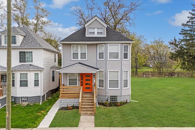 traditional style home featuring a front lawn and roof with shingles