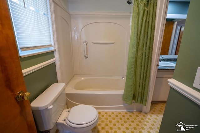 3336 Springdale St, Lambertville, MI 48144 - full bath featuring vanity, toilet, tile patterned floors, and shower / tub combo