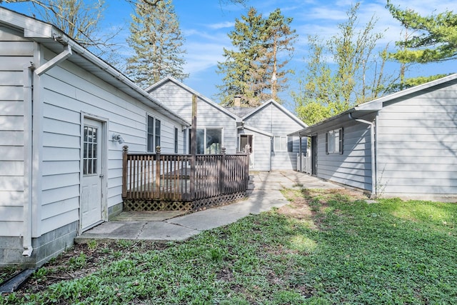 6093 Porter Rd, Grand Blanc, MI 48439 - view of yard with a deck