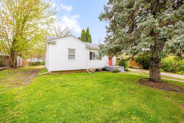 137 W Sheffield Ave, Pontiac, MI 48340 - back of house with a yard and fence