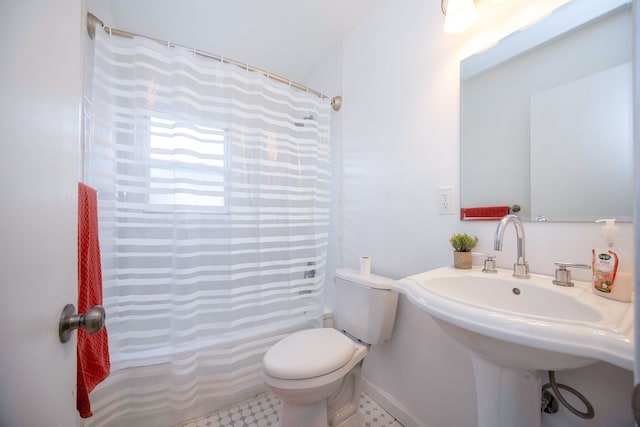 137 W Sheffield Ave, Pontiac, MI 48340 - bathroom with toilet, shower / bath combination with curtain, and a sink