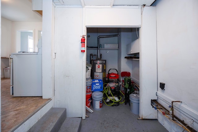 137 W Sheffield Ave, Pontiac, MI 48340 - garage with water heater