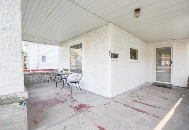 view of patio / terrace with covered porch