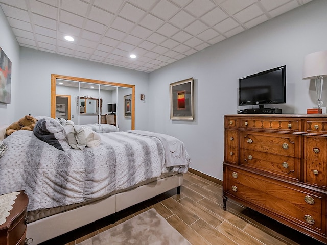 17477 Iris Cir, Clinton Township, MI 48036 - bedroom with baseboards, wood tiled floors, and recessed lighting