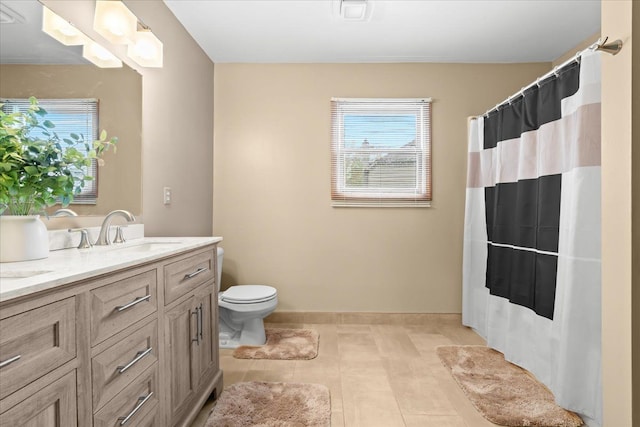 bathroom featuring tile patterned flooring, vanity, baseboards, toilet, and a shower with shower curtain