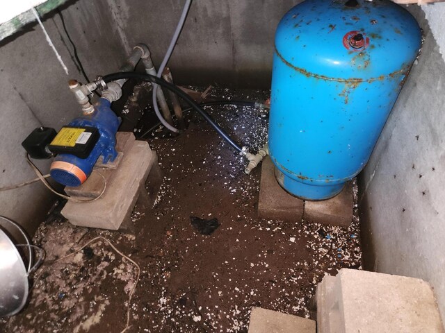 1837 9 Mile Rd, Sears, MI 49679 - detailed view of a water pressure tank