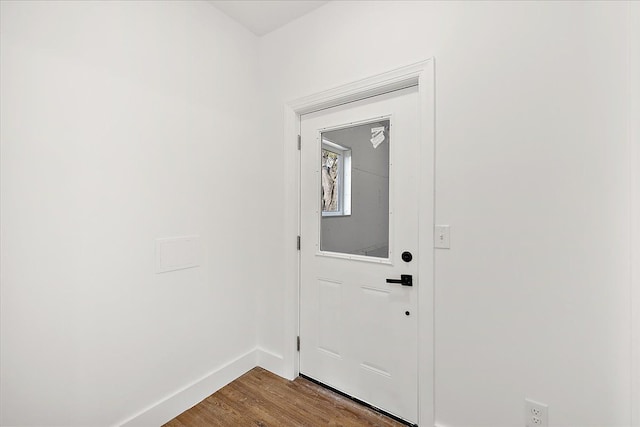 494 Bloomfield Ave, Pontiac, MI 48341 - entryway with baseboards and dark wood finished floors