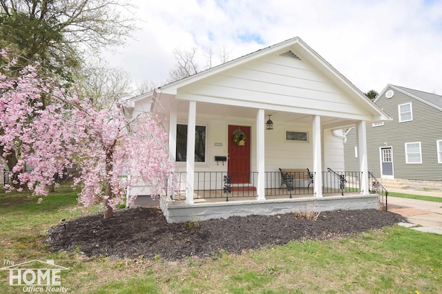 view of front of property with covered porch