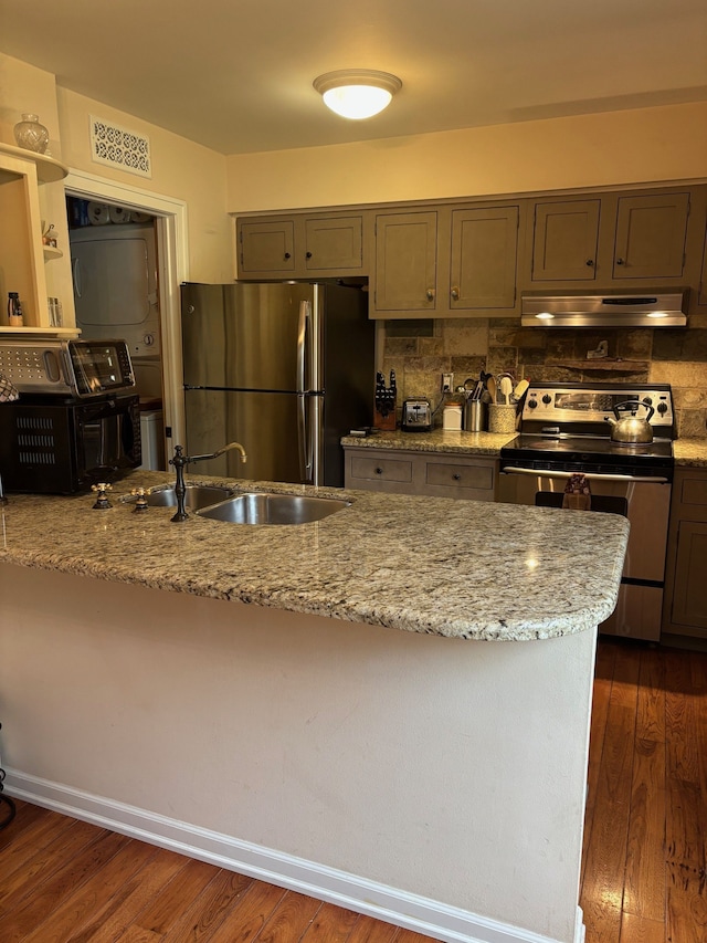 41781 Onaway Dr, Northville, MI 48167 - kitchen with visible vents, under cabinet range hood, light stone counters, a sink, and stainless steel appliances