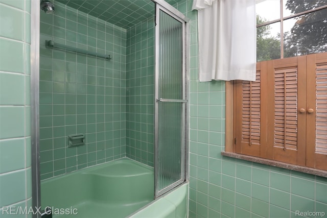830 Jonathan Ln, Bloomfield Hills, MI 48302 - bathroom with bath / shower combo with glass door and tile walls