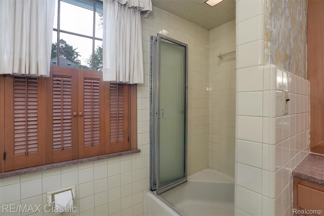 830 Jonathan Ln, Bloomfield Hills, MI 48302 - bathroom featuring shower / bath combination with glass door and tile walls