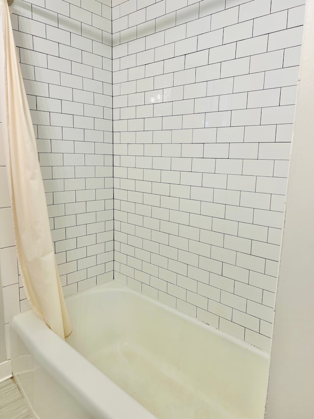 bathroom featuring shower / bath combo with shower curtain