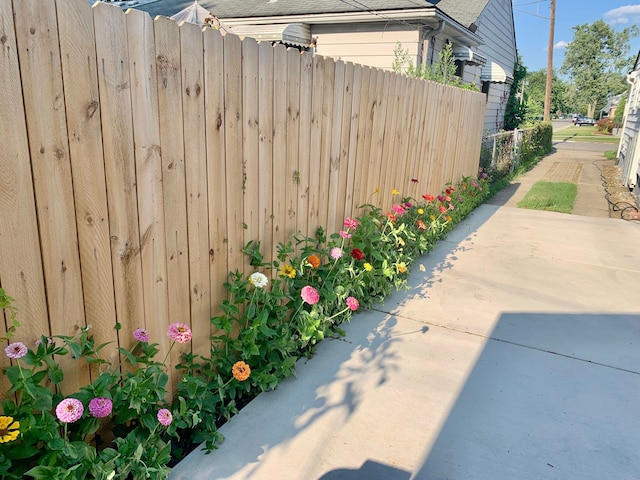 view of yard featuring fence and a patio area