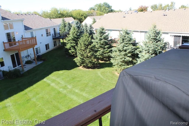 view of yard featuring a residential view