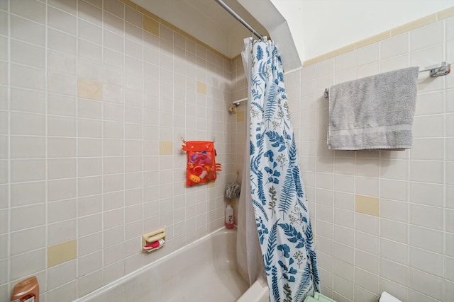 full bathroom featuring shower / tub combo