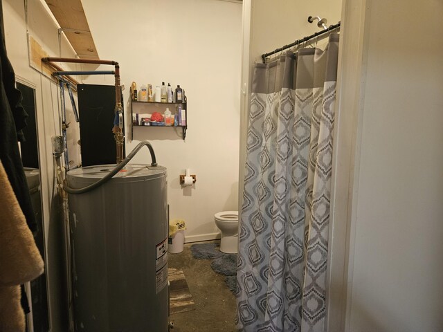 full bathroom featuring concrete flooring, water heater, curtained shower, and toilet