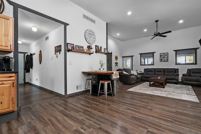 living area featuring a ceiling fan, visible vents, dark wood-style floors, and recessed lighting