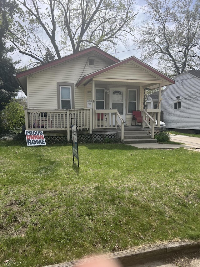 view of front facade with covered porch and a front yard