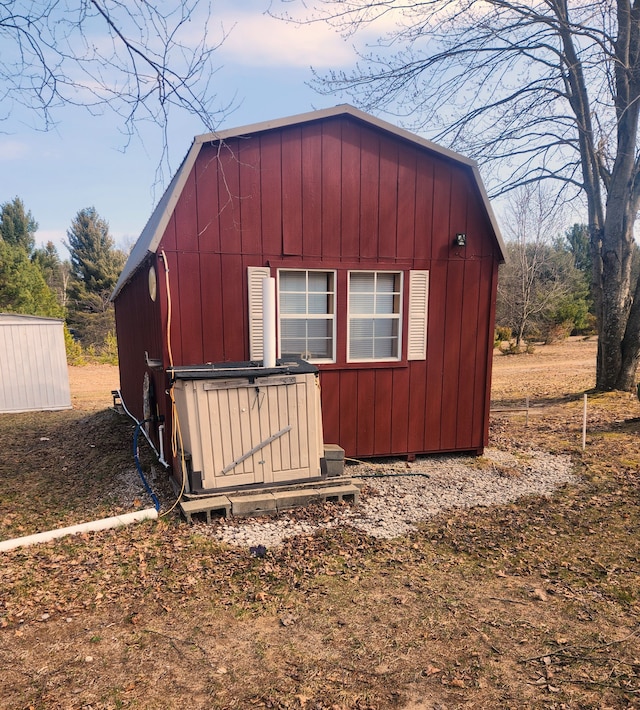 view of outdoor structure featuring an outdoor structure