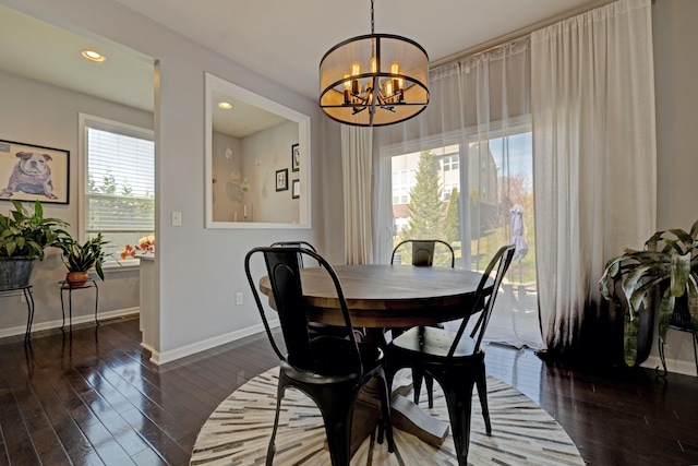 dining area featuring an inviting chandelier, recessed lighting, baseboards, and dark wood-style floors