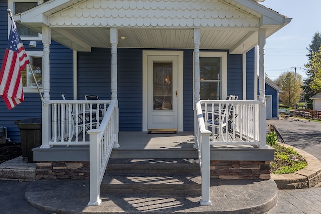 property entrance with covered porch
