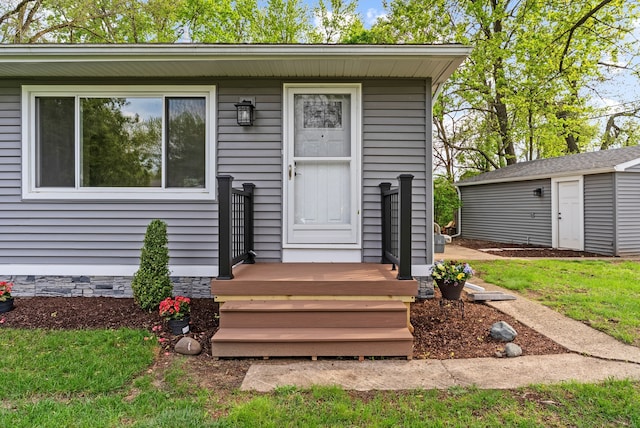 5857 Berkley Dr, Waterford, MI 48327 - view of property entrance