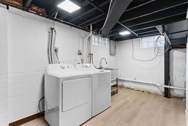5857 Berkley Dr, Waterford, MI 48327 - laundry area featuring independent washer and dryer and light wood-type flooring