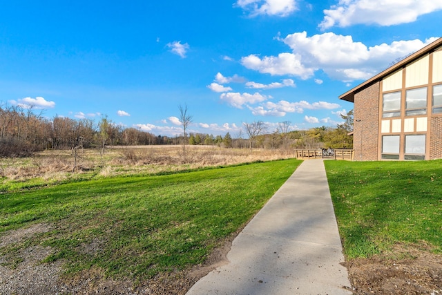 view of yard featuring a rural view