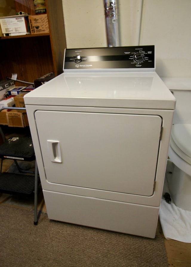 laundry area with washer / clothes dryer