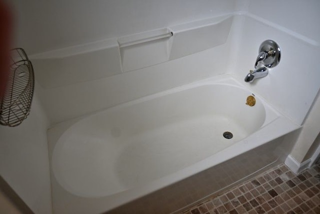 17518 Koester St, Riverview, MI 48193 - full bath featuring a bathtub and tile patterned flooring
