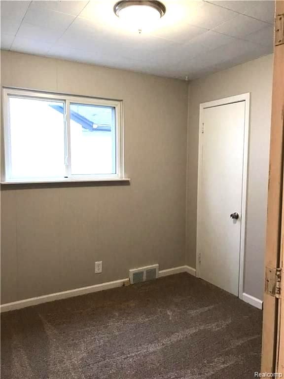 8404 Westminster Ave, Warren, MI 48089 - empty room with carpet floors and baseboards