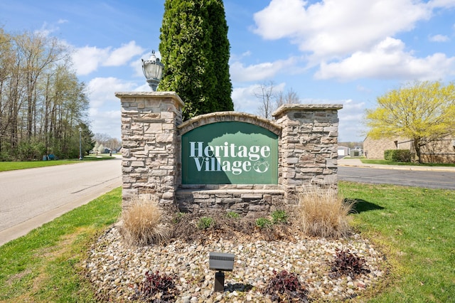 view of community / neighborhood sign